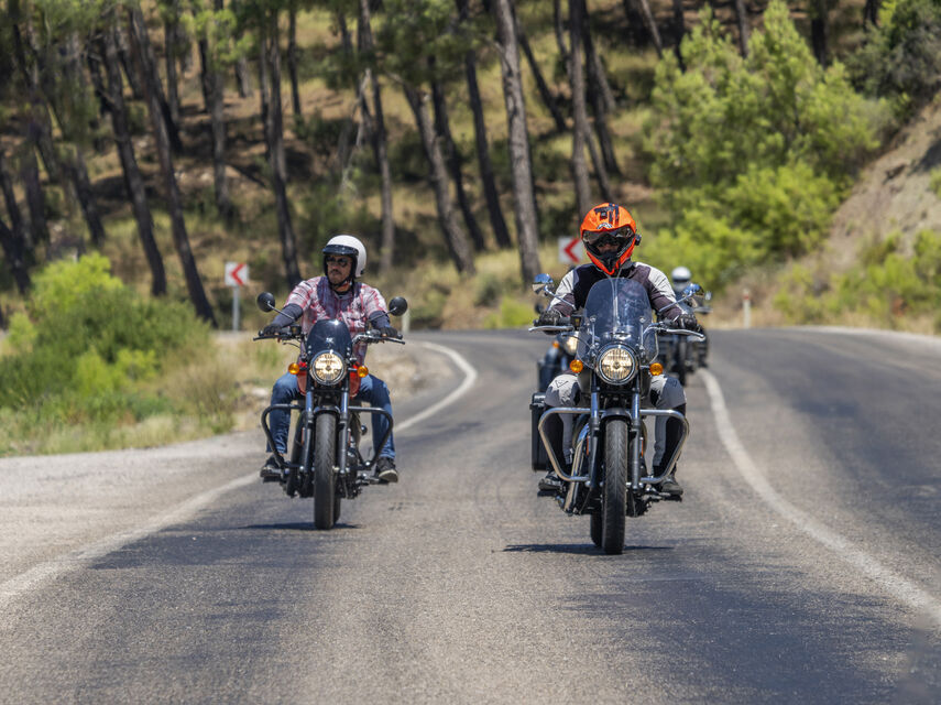 Tie Royal Enfield Meteor Rental